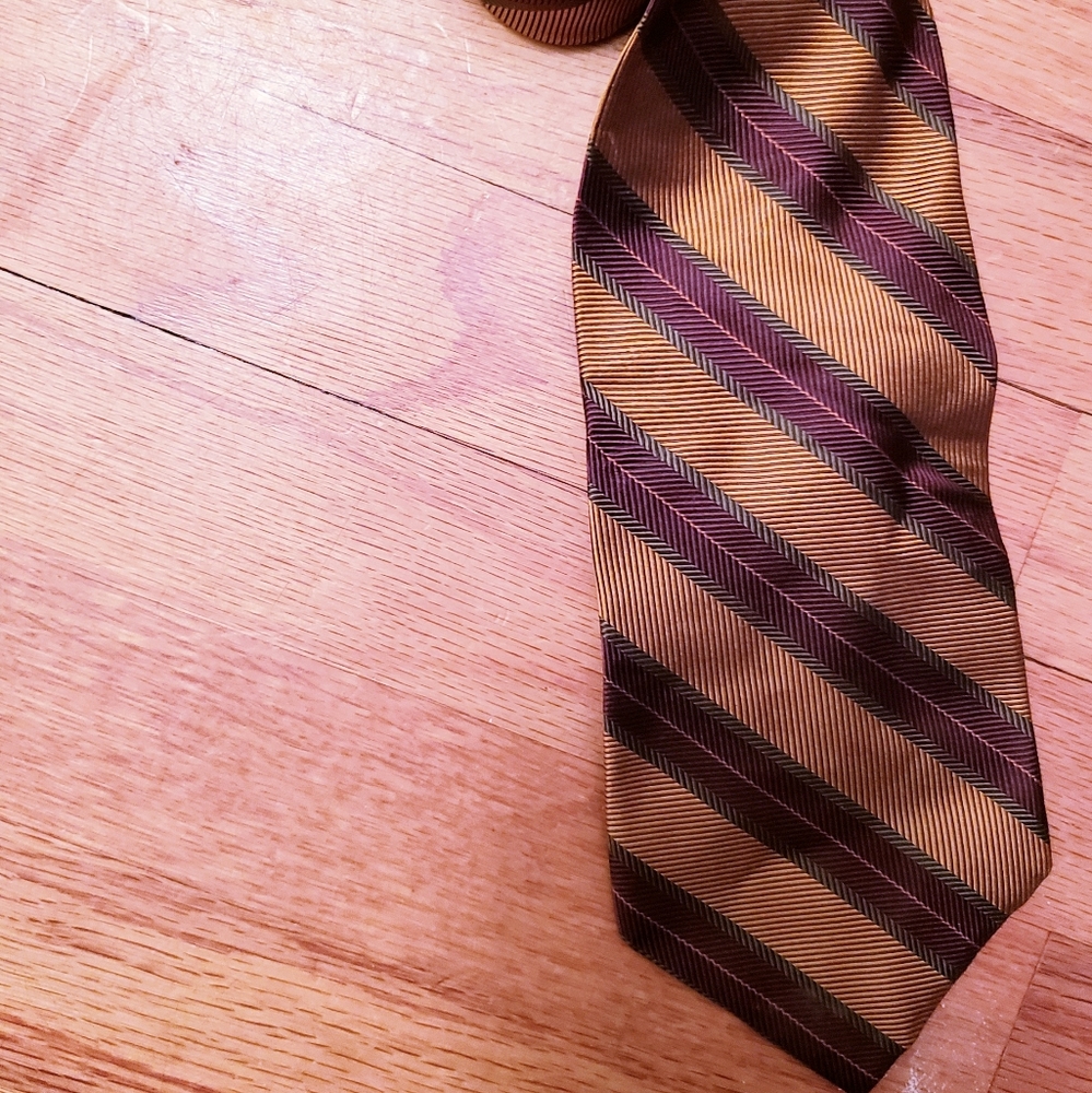 Harold Powell 100% silk tie 👍